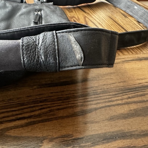 Fossil Black Leather Messenger Crossbody Bag Card Organizer Pockets 75082 *READ* - Picture 16 of 16